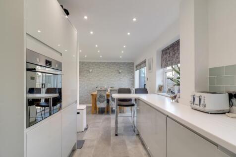 Kitchen - Dining room