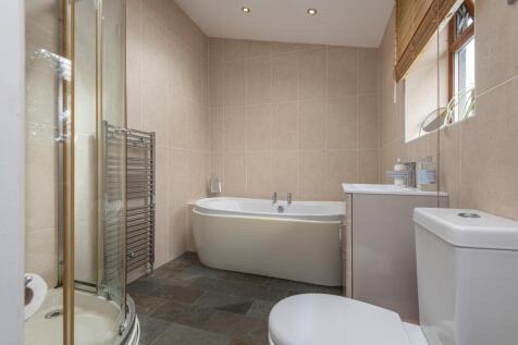 Ensuite to bedroom one