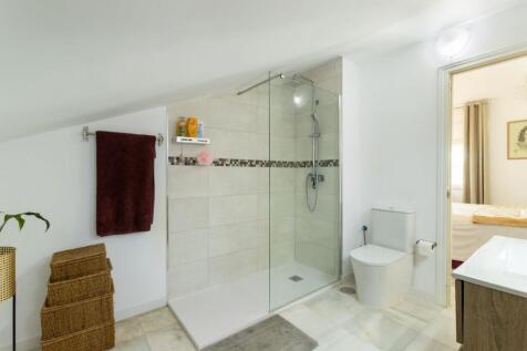 En suite bathroom