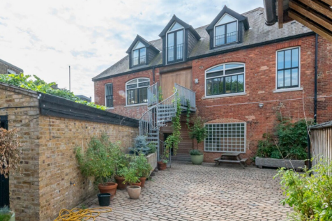 Commercial Space to let