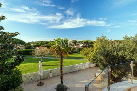 Spectacular Golf-Course Views from the Upper Terrace