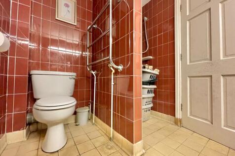 Pool Shower Room and Cloakroom