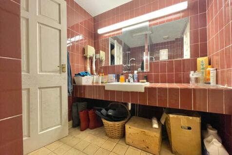 Pool Shower Room and Cloakroom