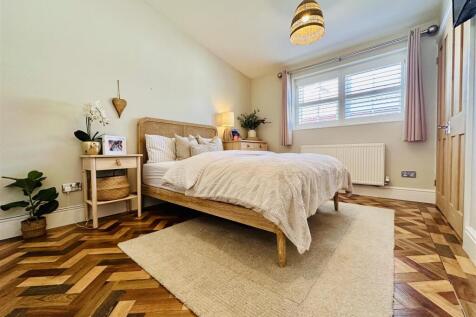 FOURTH RECEPTION ROOM / BEDROOM FIVE