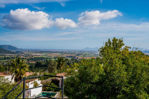 House with distant views in Campanet
