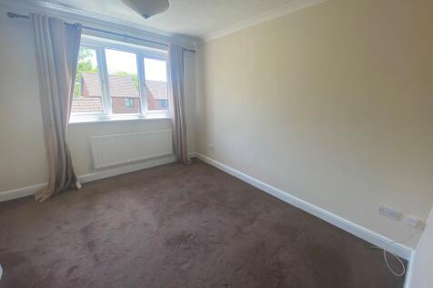 32 Damask rear bedro