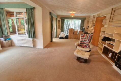 Sitting Room / Dining Room