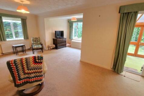 Sitting Room / Dining Room