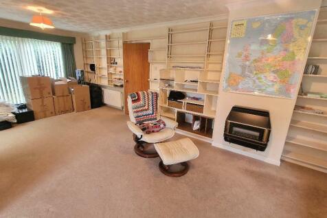 Sitting Room / Dining Room
