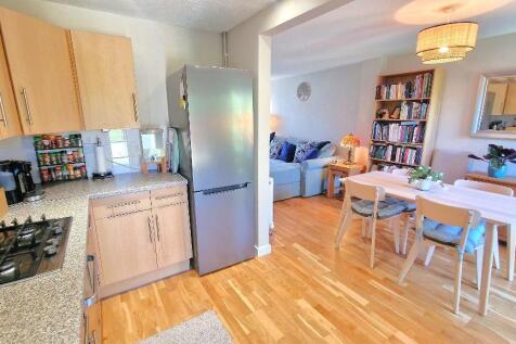 Kitchen &#43; Dining Room