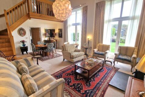 Sitting Room / Dining Room