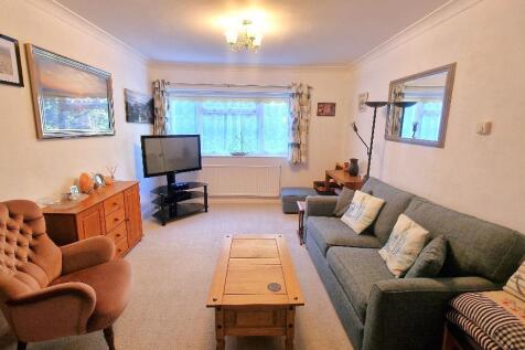 Sitting Room / Dining Room