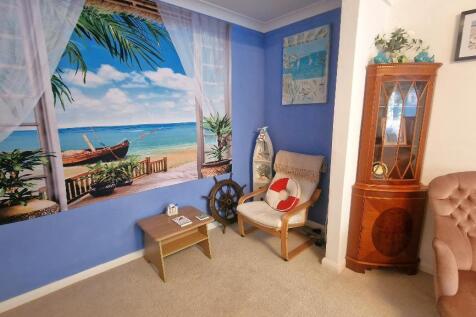 Sitting Room / Dining Room