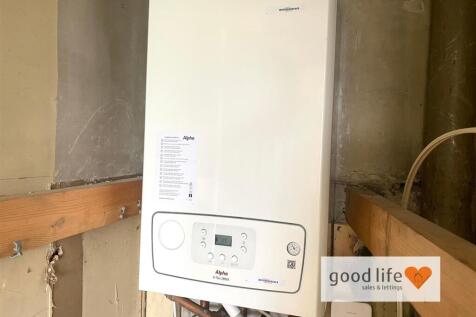 20250415_125002645_iOS172TADCASTERROAD.jpg