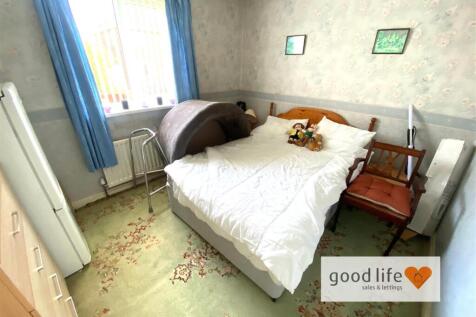 20250501_104801116_iOS518stlukesroad.jpg