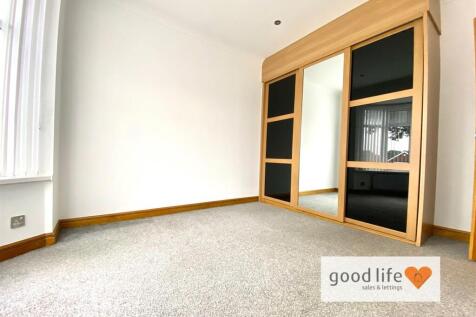 20251001_142136744_iOS5barnesparkroad.jpg