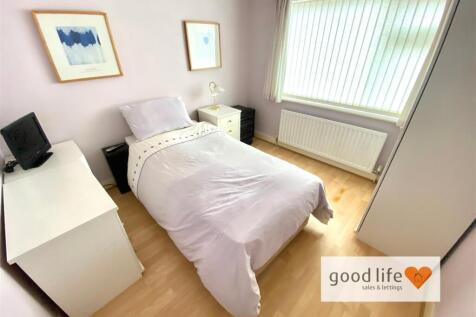 20250808_133100950_iOS33wetherbyroad.jpg