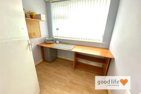 20250808_133131126_iOS33wetherbyroad.jpg