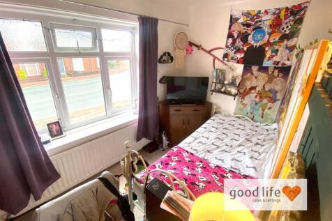 20251010_103128776_iOS8Thornholmeclose.jpg