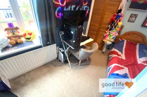 20251010_103159413_iOS8Thornholmeclose.jpg