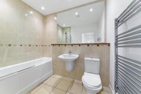 BATHROOM 2