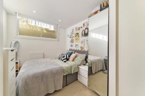 Bedroom - Trent Cour