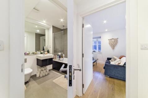 Bathroom/ Living are