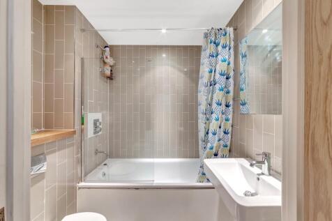 Bathroom - Barking C