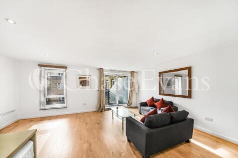 Living Area - Queens
