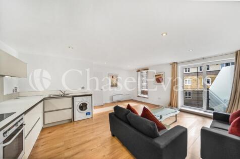 Living Area - Queens