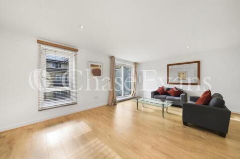 Living Area - Queens