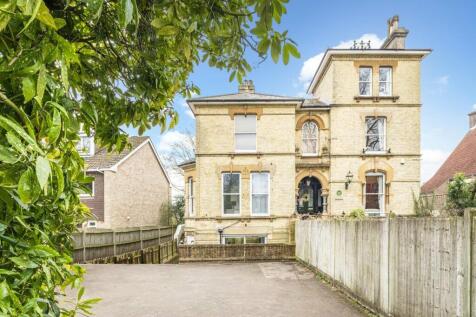 1 Bedroom Unfurnished Flat