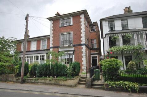 2 Bed Unfurnished Flat