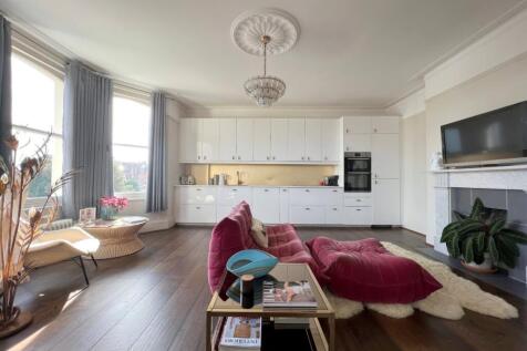 3 Bed Unfurnished Flat