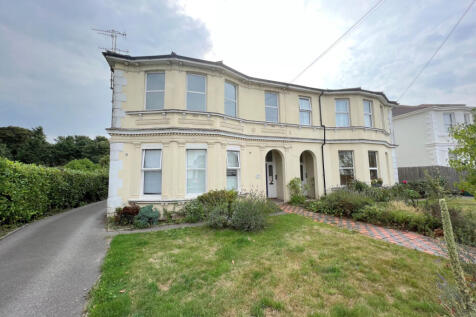 1 Bed Unfurnished Flat