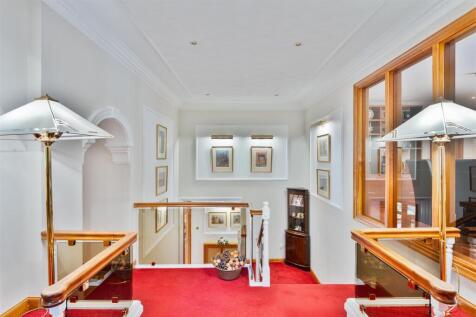 4 - Hallway.jpg