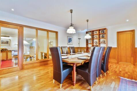 5 - Dining Room.jpg