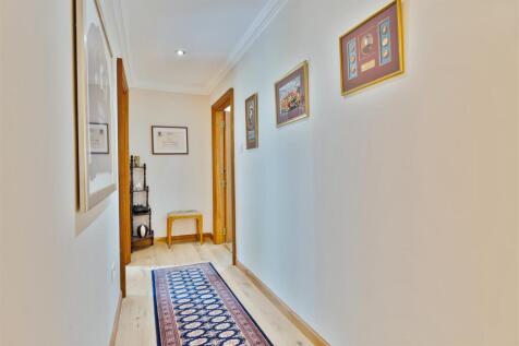 7 - Hallway.jpg