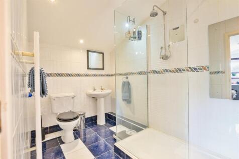 17 - Shower Room.jpg