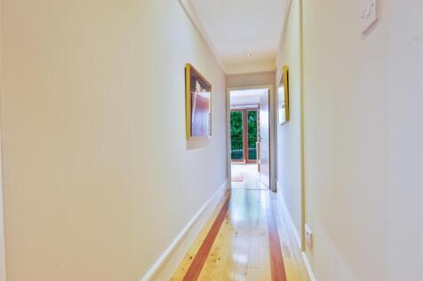 18 Hallway.jpg