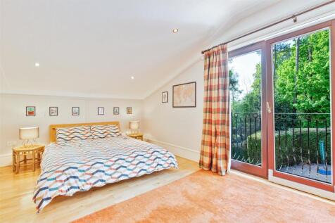 19 - Bedroom.jpg