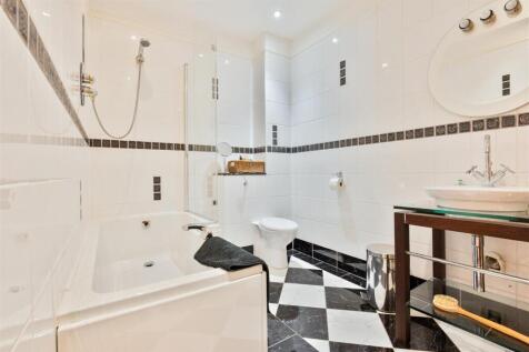 21 - Ensuite.jpg