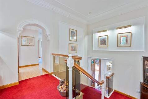 22- Hallway.jpg