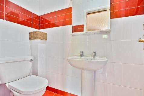 28 - Ensuite.jpg
