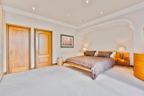33 - Bedroom.jpg