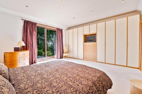 34 - Bedroom.jpg