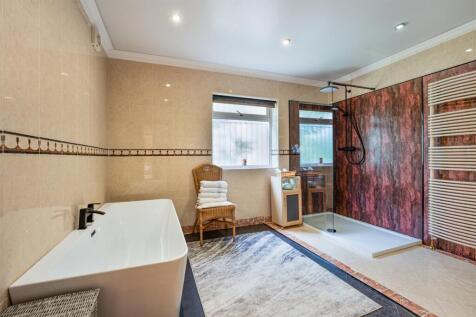 35 - Bathroom.jpg