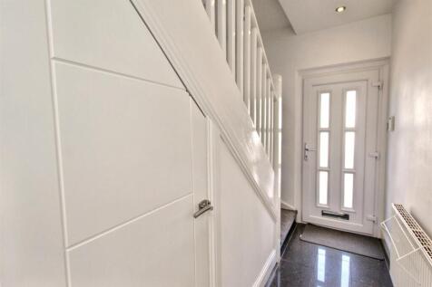 4 - Hallway.jpg