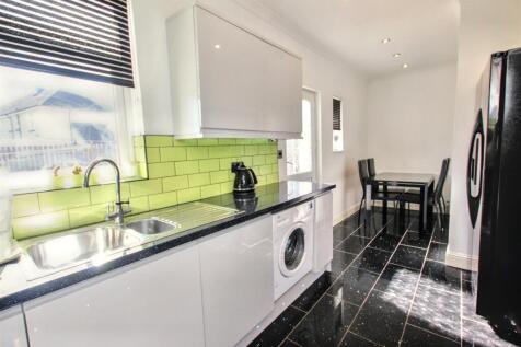 9 - Kitchen.jpg
