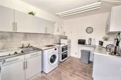 5- Kitchen.jpg